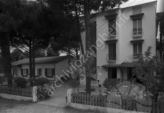 Pensione Stresa esterno Milano Marittima staccionata terrazzino albergo