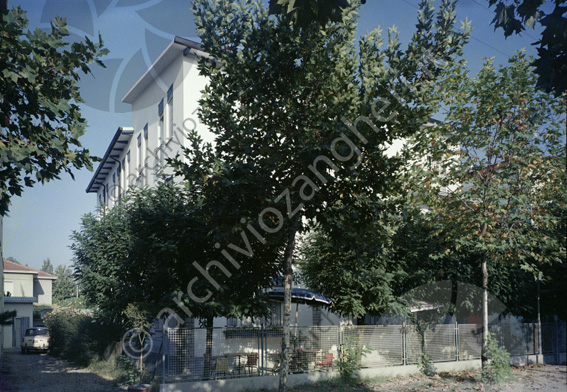 Pensione Capinera Cesenatico esterno alberi albergo ombrellone